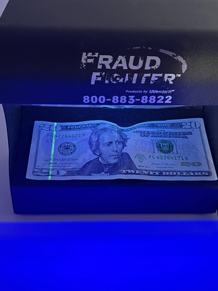 UVeritech UV-16 FRAUD FIGHTER Counterfeit Detection Scanner