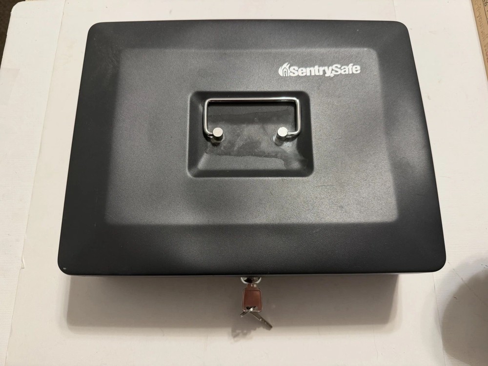 SentrySafe Small Cash Box with Two (2) Keys