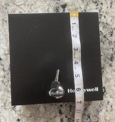 Honeywell metal cash box with a keyed lock and interior tray / Black
