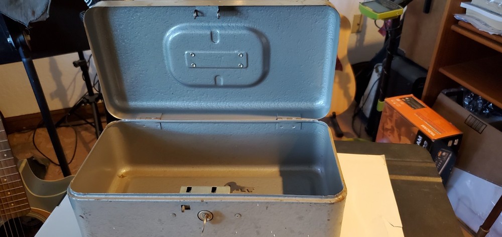 Lock Box Company Metal Lockable Cash Box with Key and Handle