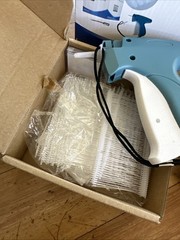 Lot of 4 Stitch Guns For Clothing & 1000 Labels – Merchandise Tag Guns