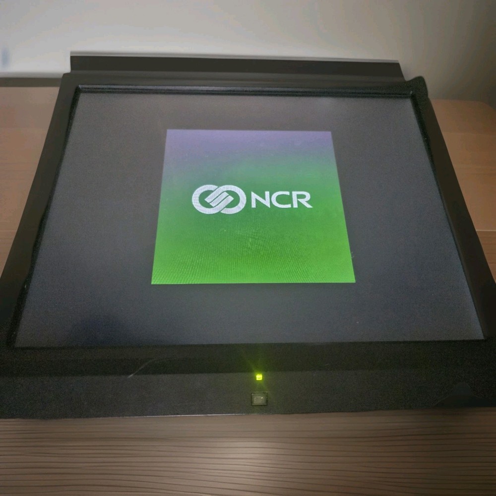 NCR RealPOS 72XRT POS 7616-1300-8801 Terminal W/Key & Card Rder No Hard Drive