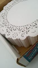 Sysco White Paper Lace Doilies 8 in. Round (500? Count) Opened Box