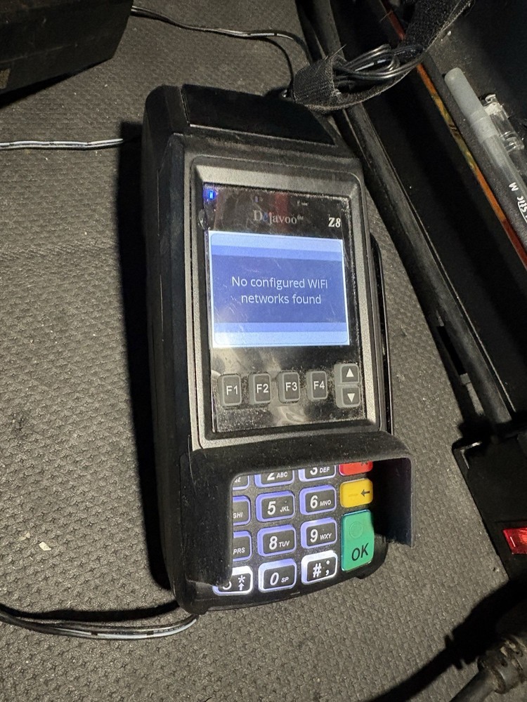 Dejavoo Z8 Credit Card Terminal With VEGA3000 Base – Powers On – Unprogrammed