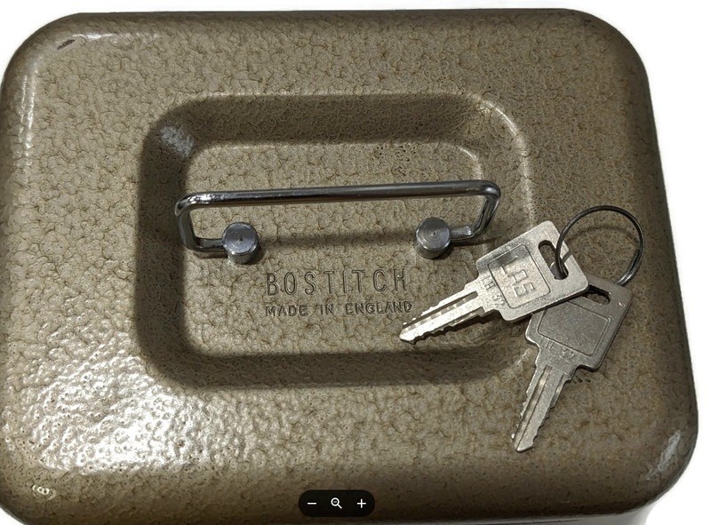 Bostitch Metal Lock Cash Box, 2 Keys, 2 Pocket Money Tray Insert FREE SHIPPING