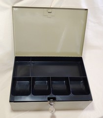 Cash Box Steel Locking with Cash Tray–Excellent Condition!