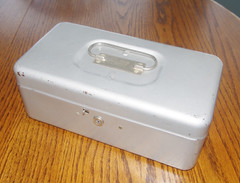 Vintage Lit-Ning Metal Cash Box w/ Coin/Cash Tray Handle Made in USA VGC