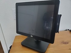 EloPOS 15″ E931896 AiO POS Computer – Win10 / Core i3 / 4GB RAM / 128GB M.2 SSD
