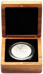 COSISO Single Walnut Wood Challenge Coin Presentation Small, Black Inner
