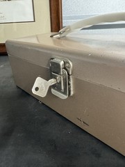 Vintage Metal Lockable Cash Box Lockbox w/ Handle, Portable, Includes Keys