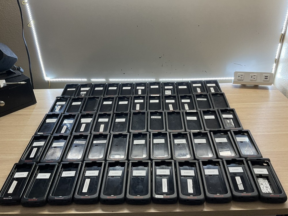 HONEYWELL SL-ES-C CAPTUVO BARCODE SCANNER SLED FOR IPOD TOUCH LOT OF 55/FRA1000