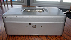 Vintage Lit-Ning Metal Cash Box w/ Coin/Cash Tray Handle Made in USA VGC