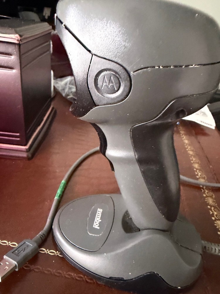 Symbol Motorola DS9808-DL00247NNWR Handheld Laser Barcode Scanner With USB cable