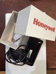 Honeywell Captuvo SL22-022211-K 2D Barcode Scanner Sled for iPod Touch 5G/6G w/