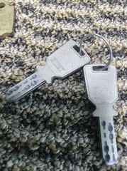 LOT OF 12 DIMPLE KEYS , 10 SAME 2 SAME