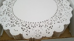 Sysco White Paper Lace Doilies 8 in. Round (500? Count) Opened Box
