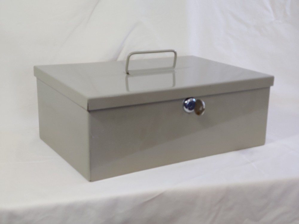 Cash Box Steel Locking with Cash Tray–Excellent Condition!