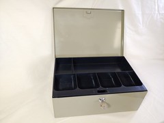 Cash Box Steel Locking with Cash Tray–Excellent Condition!