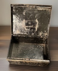 Antique Metal Cash Box Safe Rusty Black, Red, & Brown No Key 10.25×7.5×4.66