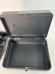 Honeywell 6112 Steel Cash Box 1 Bill & 5 Coin Slots 2 Keys Handle 9.8″ X 7.3″