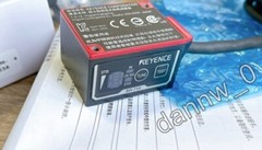 New In Box KEYENCE SR-710 Barcode Reader Free Fast shipping