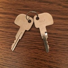 New Set of 2 OEM 9957 IBM Keys for Cash Drawers – Keyboards – Displays Locks