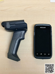 Honeywell Dolphin CT60 w/ Charger & Trigger Attachment