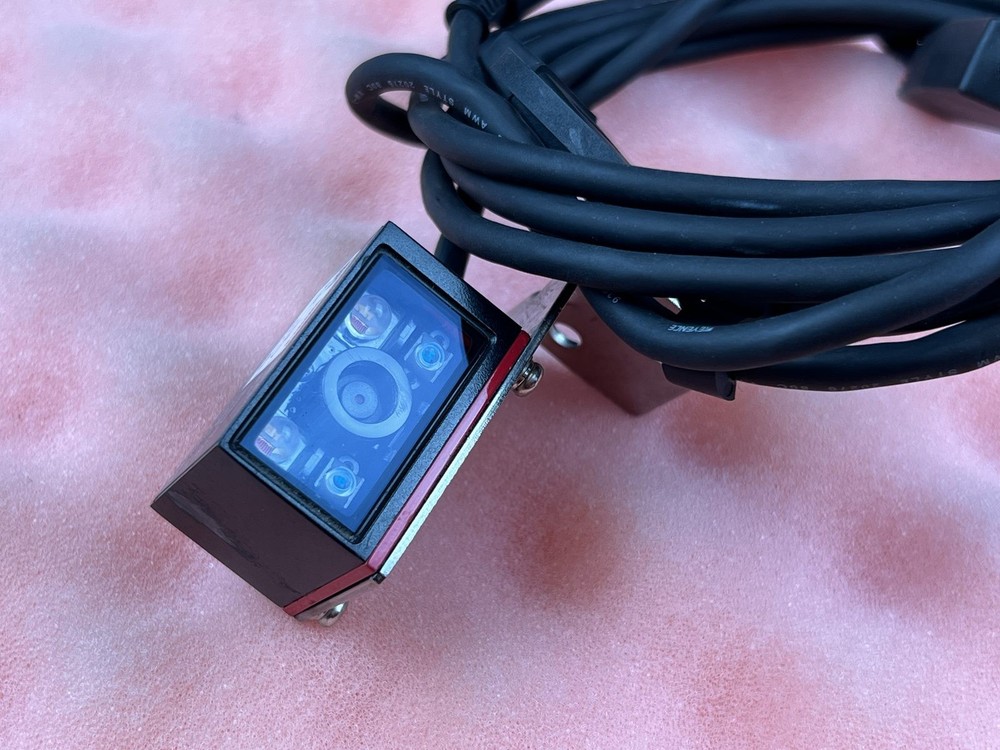 KEYENCE SR-710 | Vision Sensor Barcode Reader Scanner