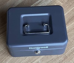 “NEW” Honeywell Steel Cash Box #6202 with Removable Tray & 2 Keys
