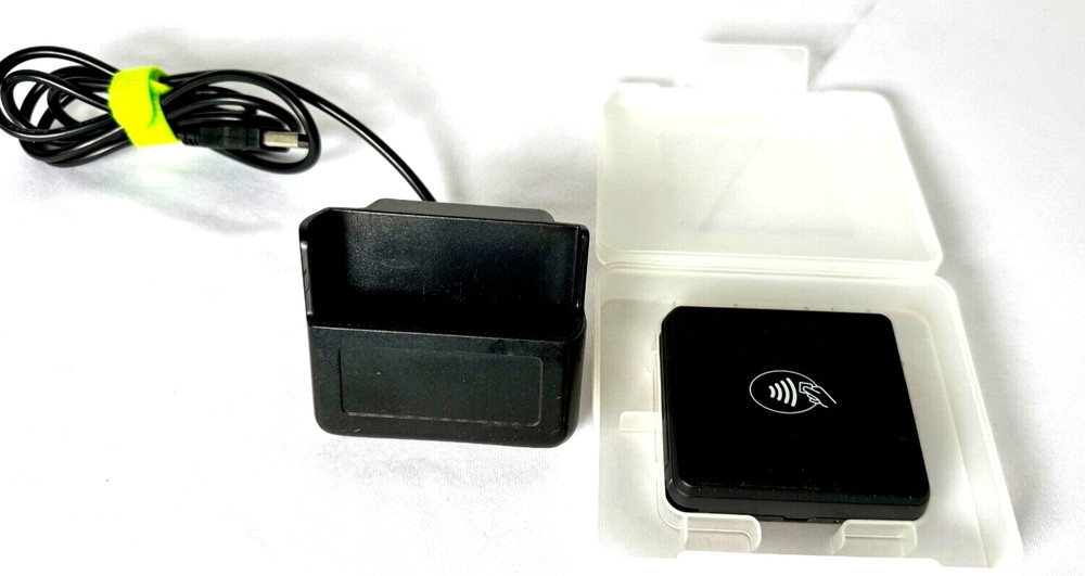BBPOS Chipper 2X BT Bluetooth Card Reader w/Charging Dock