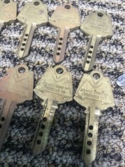 LOT OF 12 DIMPLE KEYS , 10 SAME 2 SAME