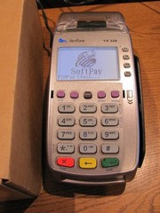 VeriFone VX520 Credit Card Terminal Machine Powers On w/Cords & Box