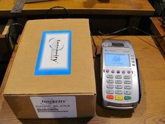 VeriFone VX520 Credit Card Terminal Machine Powers On w/Cords & Box