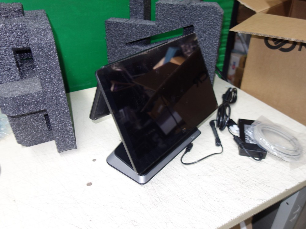 NCR CX7 7772-1516-8801 POS TERMINAL w/ RealPOS XL10W Display * NEW