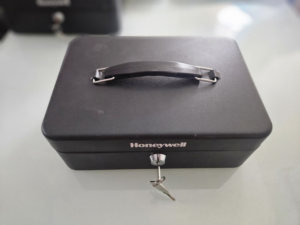 Honeywell Safes & Door Locks – Standard Small Cash Box with Removable Money T…
