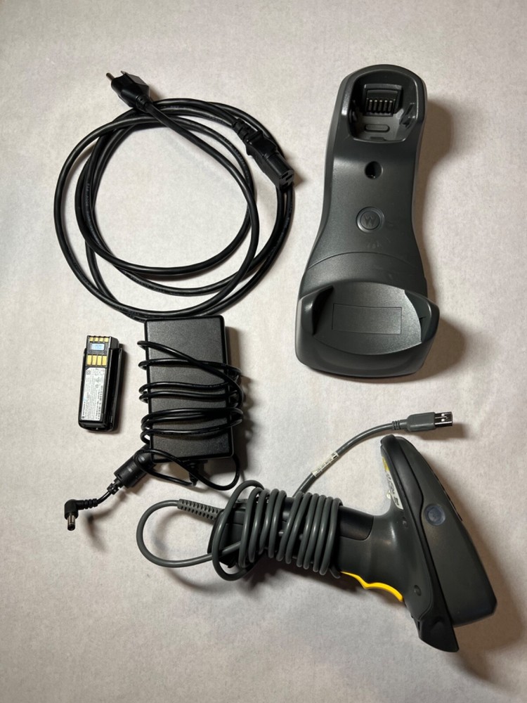 Motorola MT2090-HD0D62170WR Mobile Computer W/ cradle & battery