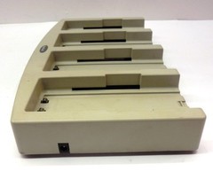 SYMBOL UNIVERSAL BATTERY CHARGER 20-33569-01, 4 SLOT BAY, INPUT / OUTPUT 15V, 5A