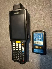 Zebra MC3300 Mobile Computer Android Scanner MC330M-RL4SA2US + Charging Cradle