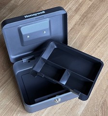 “NEW” Honeywell Steel Cash Box #6202 with Removable Tray & 2 Keys