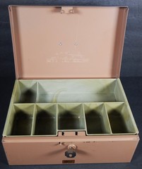VINTAGE FLASH FILING METAL CASH LOCK BOX W/KEY STRONG BOX SAFE W/TRAY EXCELLENT!