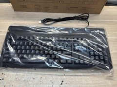 ID Tech VersaKey Compact POS Keyboard w/ MagStripe Reader IDKA-234133B/JUA3904