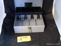 “Pre-Owned” Gray Locking Metal Cash Box w/ 2Keys, Change Tray & Cash hold down
