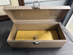 Vintage Metal Lockable Cash Box Lockbox w/ Handle, Portable, Includes Keys