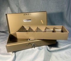 Vintage Metal Cash Box With Key Lock Box Safety Secure Business Garage Sales