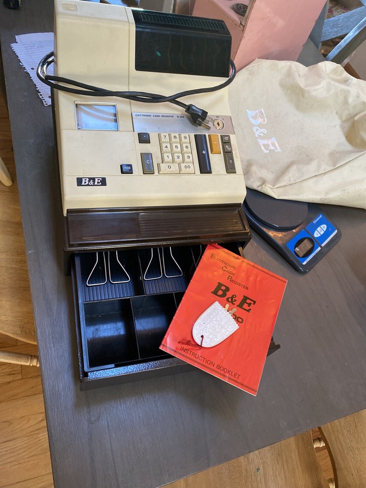 B&E Electronic Cash Register With Case R-200 Model W Keys Manual Parts/restore