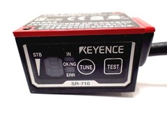 KEYENCE SR-710 ULTRA COMPACT FIXED CODE READER MIDDLE RANGE 5 Vdc