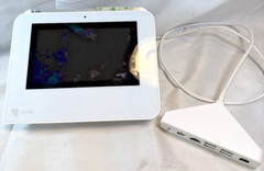 Clover Mini Wi-Fi C300 POS System + USB-C Triangle Hub (Powers On)