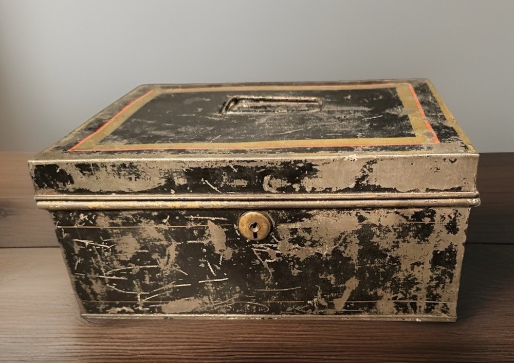 Antique Metal Cash Box Safe Rusty Black, Red, & Brown No Key 10.25×7.5×4.66