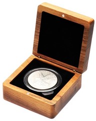 COSISO Single Walnut Wood Challenge Coin Presentation Small, Black Inner