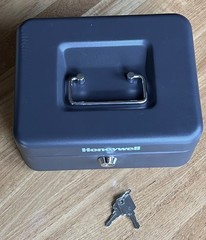 “NEW” Honeywell Steel Cash Box #6202 with Removable Tray & 2 Keys